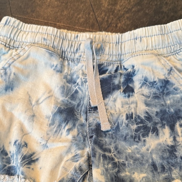 Cat & Jack Blue Tie-Dye Girls Jean Shorts - Picture 4 of 4